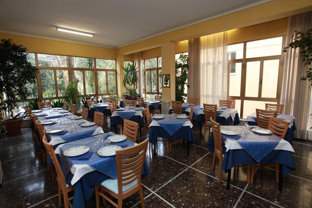 Hotel Athena Pesaro Exterior photo